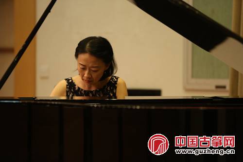 旅美钢琴家、武汉音乐学院钢琴系客座教授胡晓