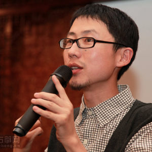 主持人曲哲老师说这台古筝叫“五音不全”