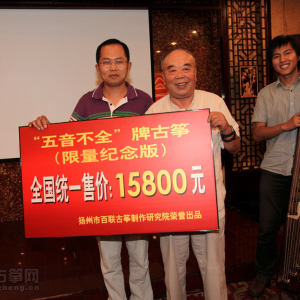 张弓老师亲自为幸运儿颁奖