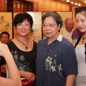 得不了大奖也没关系，和孙文妍老师合张影也是幸运的