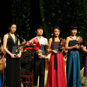 第七届中国音乐金钟奖古筝比赛获奖者合影