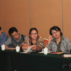 认真听讲的学员们