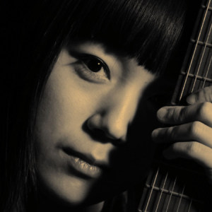 宋心馨爱弹吉他