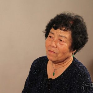 正在接受中国古筝网采访的阎丽