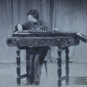 庄辰年轻上学时的样子