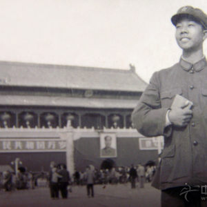 魏军先后进入部队拉手风琴、进纺织厂做工人、到戏曲研究院担任演奏员