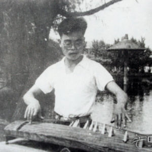 年轻时期的张弓