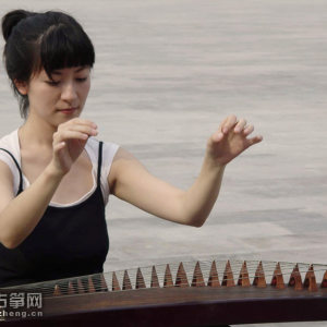 常静现中国东方歌舞团古筝演奏家，独立音乐人，泰国公主常任古筝老师