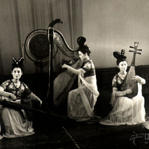 曲云在仿唐乐舞中演出时的风采