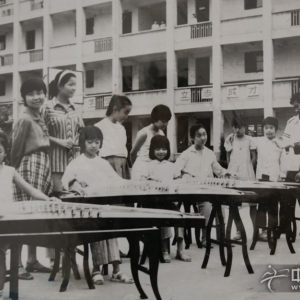 除了舞台演奏、理论研究，曲云先后就教于西安音乐学院、陕西师范大学。而她为之效力了二十多年之久的陕西师大音乐专业，正是她单枪匹马、一手创建的