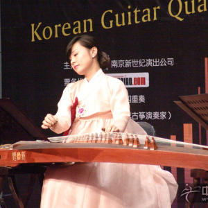 任洁在韩国举办古筝独奏会的演出