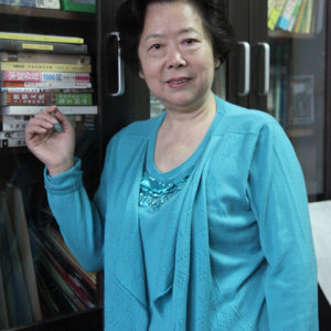 吴青是中国音乐家协会古筝学会理事、中国民族管弦乐学会理事、湖北音协楚天筝会会长、湖南省音协古筝专业委员会名誉会长