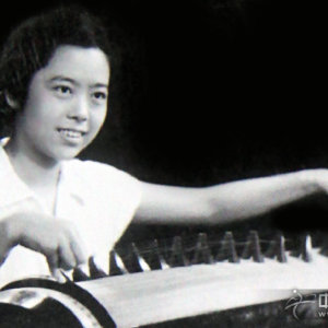 1959年吴青考入湖北艺术学院附中，主修古筝专业