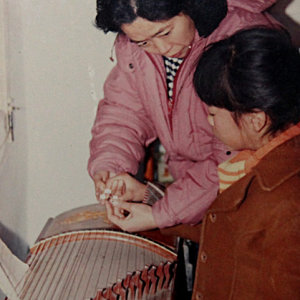 吴青的学生有的已留校任教、有的在专业文艺团体担任独奏演员，还有的在海外从事弘扬祖国民族音乐的工作