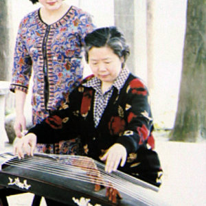 现在的武汉音乐学院民乐系宁晓静教授就是吴青的学生