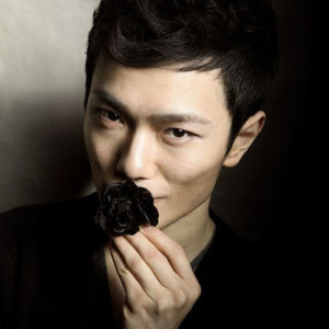 刘乐，出生于1985年，先后师从李敏敏、李磊（启蒙）、赵毅﹑王婷﹑王运（附中）、王蔚。2009年，获第七届中国音乐金钟奖金奖及唯一设立的“当代作品演奏奖”