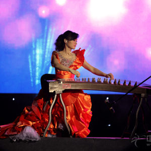 音乐会首先由任洁演奏《渔舟唱晚》，拉开了整场音乐会的序幕