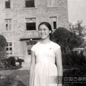 何成育于1957年考入四川音乐学院附中古筝专业