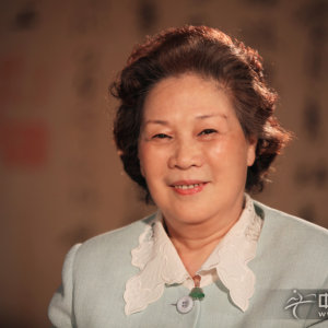 何成育  1942年12月生，女，四川南充人，中共党员，古筝演奏家，音乐教育家，国家一级演奏员