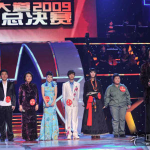 张晓棠参加cctv星光大道2009年度总决赛时的情形