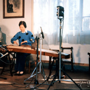 1986年，李柯受邀参加中国古筝第一次学术交流会演奏