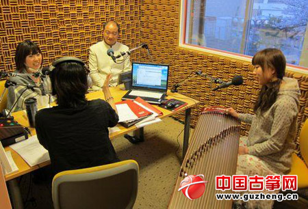 日本大分县电台对周桃桃父女作了专题采访报道
