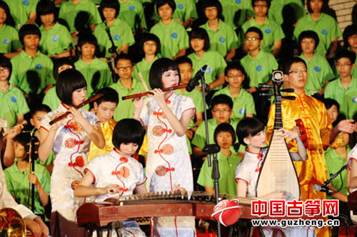 南实首届“器乐之星”节目《彩云追月》