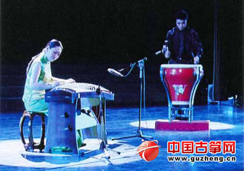 罗小慈和鼓乐演奏家杨雷恒合作《夜深沉》