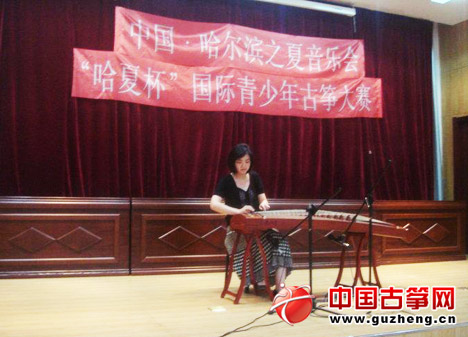 来自香港的古筝名家，香港古筝协会会长罗晶演奏江南丝竹名曲《三六》