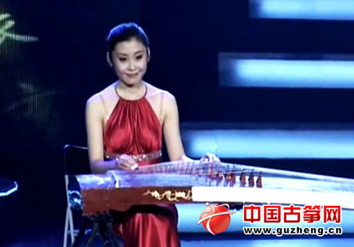 马艺婷用古筝演奏脍炙人口的《浏阳河》