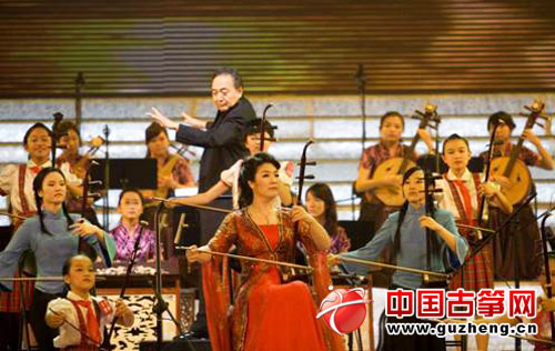 二胡演奏家、中国音乐学院教授宋飞担任领奏《光明行》