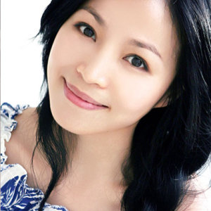 袁莎曾录制出版发行大量她的古筝演奏和古筝教学的录像带、CD和VCD：《蕉窗夜雨-古筝经典名曲音乐会实况》、《香港古筝独奏音乐会实况》等