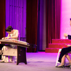 曲云教授(板子)携手孙卓(古筝)共同演奏《弦板调》
