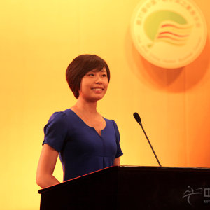 第31届哈夏“桐筵杯”国际古筝艺术周的主持人——高雅（中国古筝网主持人）