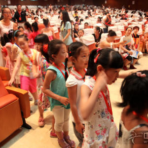 8月7日参赛选手们进行抽签仪式