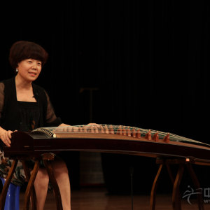 樊艺凤副教授为参赛选手们作赛前辅导