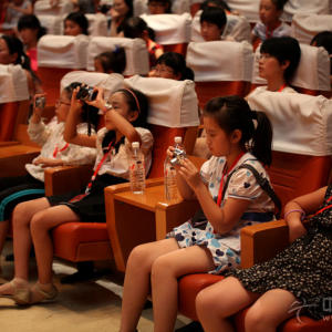 认真听讲的选手们