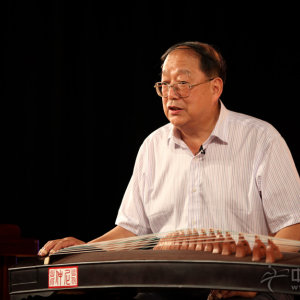 中国筝会副会长、著名演奏家、教育家、厦门大学教授焦金海为选手们作赛前辅导