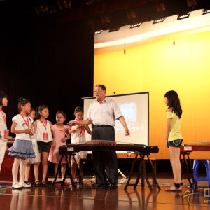 焦金海教授现场指导选手们