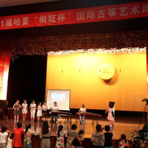 焦金海教授现场指导选手们