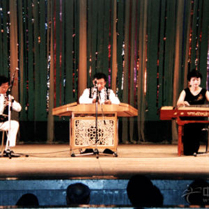 1989年龙德君赴日本演出三重奏《春天来了》的风采