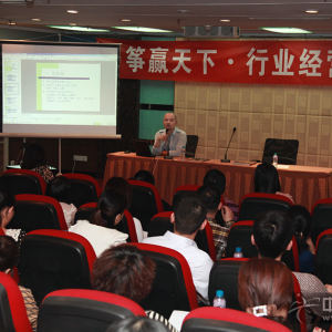 同时，林加平先生还给予大家策略性的指导意见，切实解决大家在古筝经营中遇到的难题