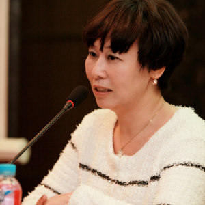 扬州大学艺术学院副教授、著名古筝基础教育专家、“1+1”古筝教学法创始人——王小平老师在讲座上的风采