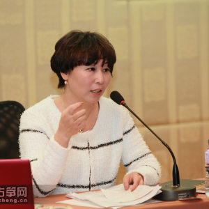 扬州大学艺术学院副教授、著名古筝基础教育专家、“1+1”古筝教学法创始人——王小平老师在讲座上的风采