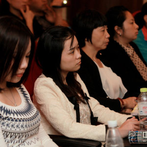 学员们在认真的听讲