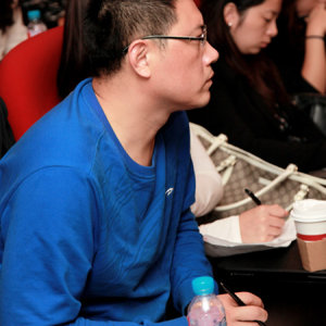 学员们在认真的做笔记