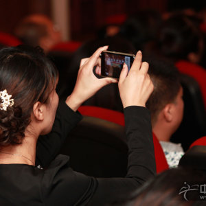 学员们用各种录像设备做记录