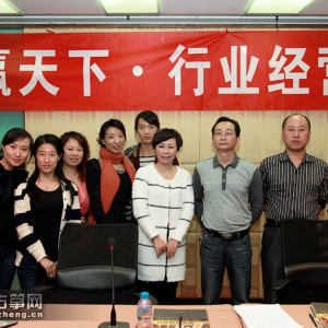 学员们与“1+1”古筝教学法创始人——王小平老师合影留念