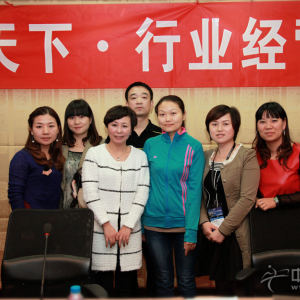 学员们与“1+1”古筝教学法创始人——王小平老师合影留念