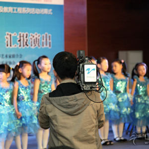 电视台也来到了现场拍摄